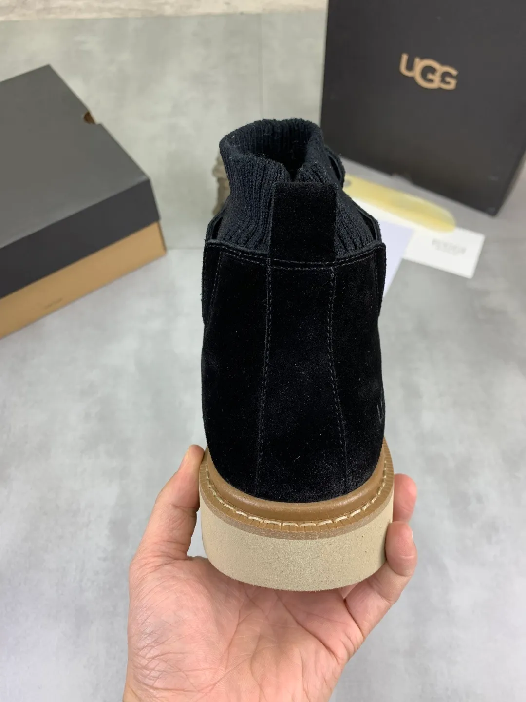 Men's men's shoes P620 New arrival🆕🆕🆕 IUGGI Men's British retro Martin boots Winter new men's outdoor hiking boots First layer of cowhide on the outside Wool on the inside Comfortable and warm Rubber outsole Non-slip and firm Trendy and fashionable Casual and versatile Size: 39-44 (45 customized) Color: three colors